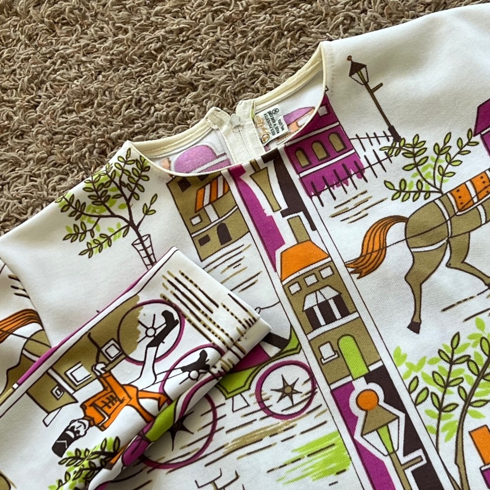 Vintage Joyce Lane Mod Novelty Print Tunic Top Victorian Scenes White Medium 60s
